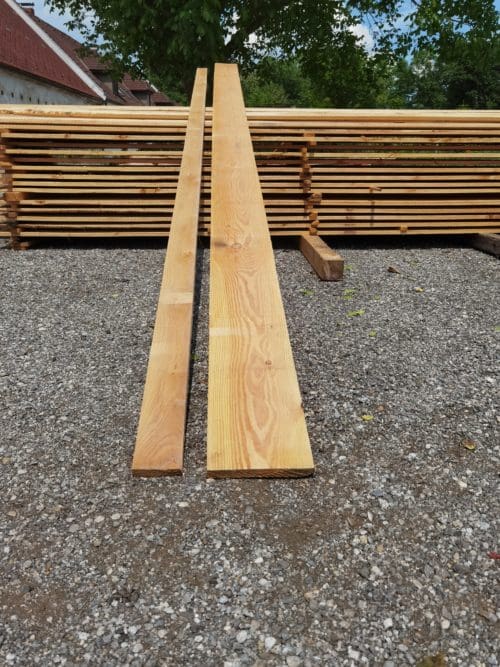 Holzbretter sägerau prismiert